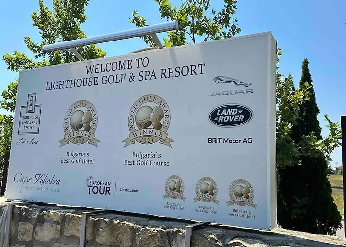 “golf And Sun” Family بالشيك